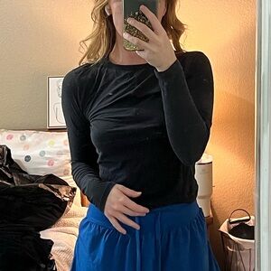 Lululemon Black Long Sleeve Shirt Twist in the back